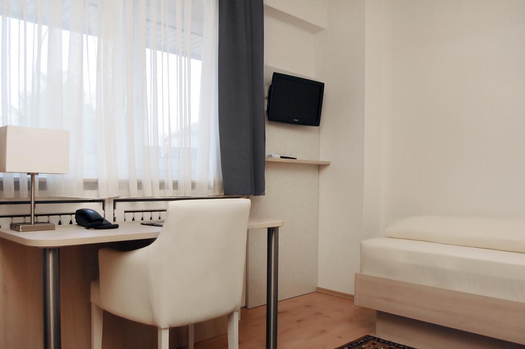 Airport Zeltinger Hof Hotel Kelsterbach Quarto foto