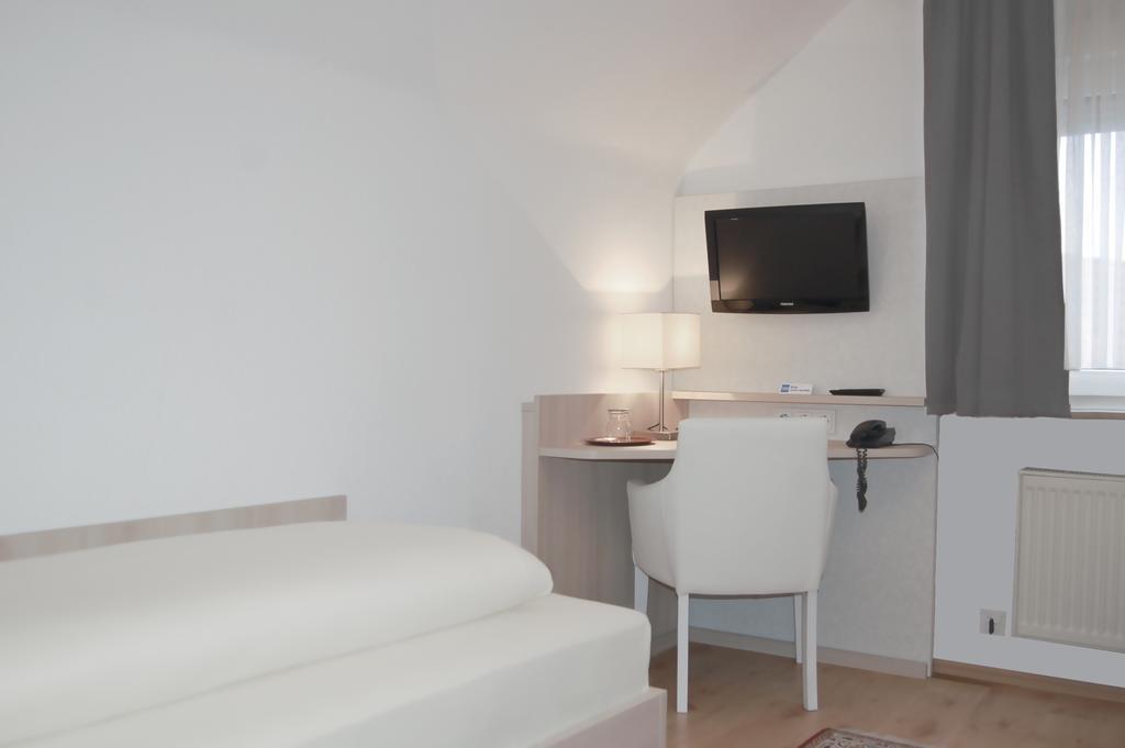 Airport Zeltinger Hof Hotel Kelsterbach Quarto foto